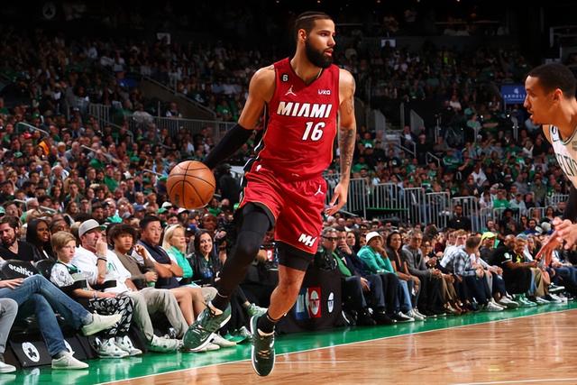 亚博体育登录赛前罗马备战NBA常规赛；再遭质疑细节曝光；更衣室稳定；阵容厚度经受考验的简单介绍